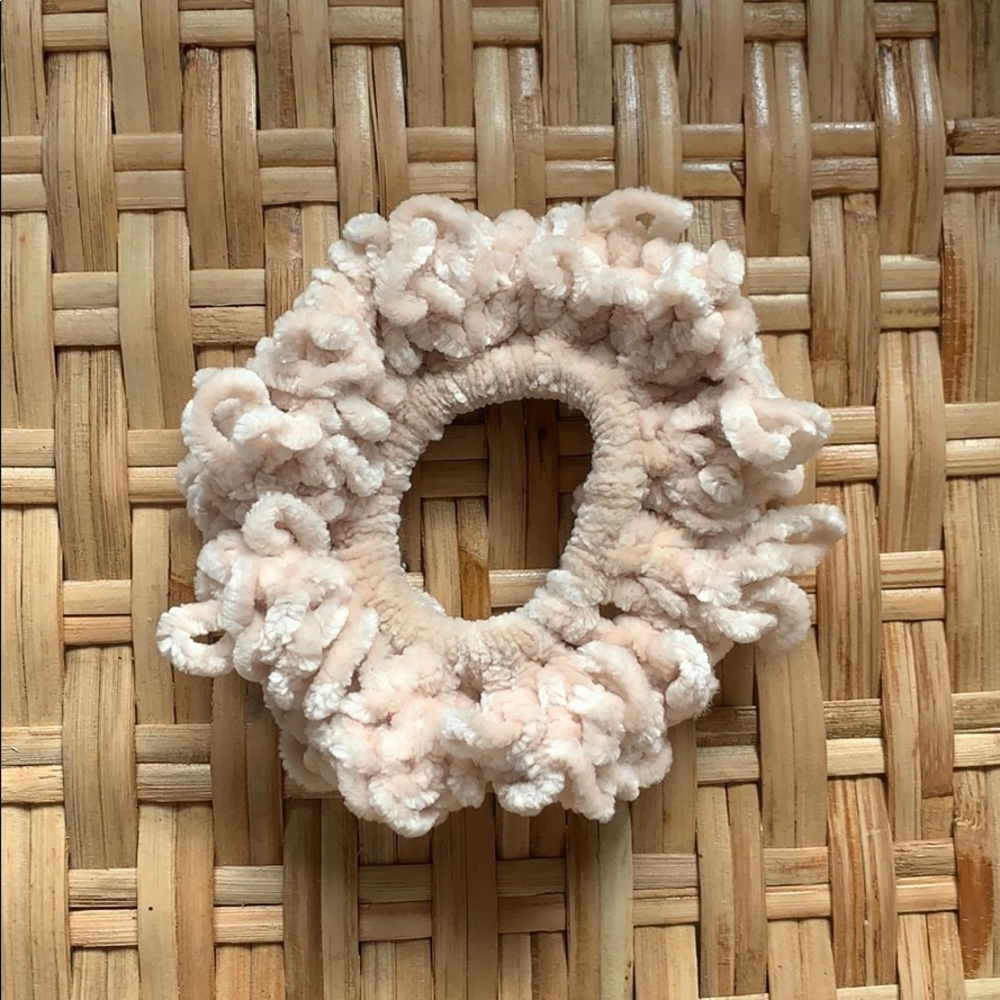 (3/$10) Canadian Frost Hair Srunchie